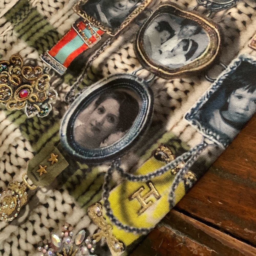 IPNG Grand Familia Scarf